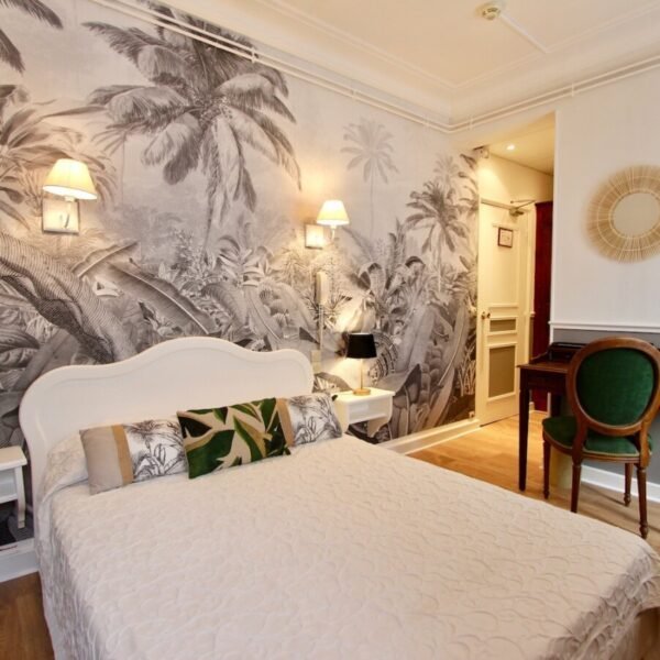 Chambre double blanche de l'HÔTEL CHOPIN à Paris en île de France