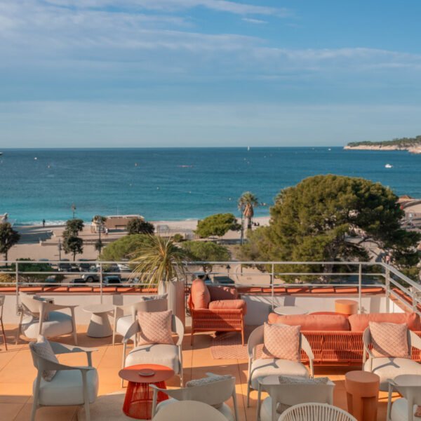 Terrasse sur le toit avec vue sur la méditerranée depuis l'Hôtel Liautaud dans les Bouches-du-Rhône en Provence-Alpes-Côte d'Azur à Cassis