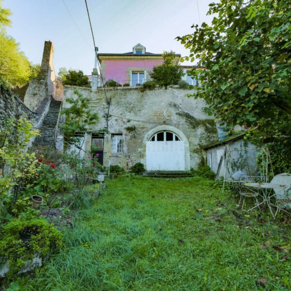 Jardin cloturé dans la maison le Beagle en Indre-et-Loire dans le Centre-Val de Loire à Lussault-sur-Loire