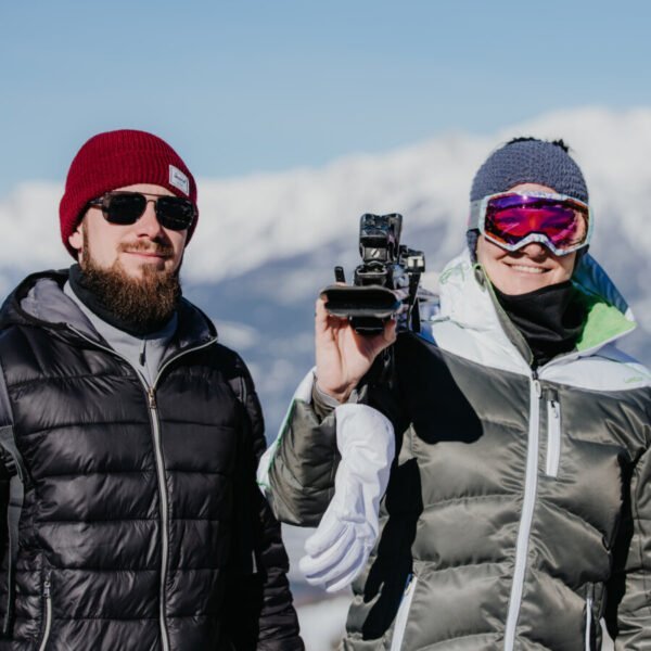 Des skieurs à la staion de ski à proximité de l'Hôtel **** Restaurant Spa la Robéyère, BW Signature Collection en Hautes-Alpes dans les Alpes-Provence-Côte-d'Azur