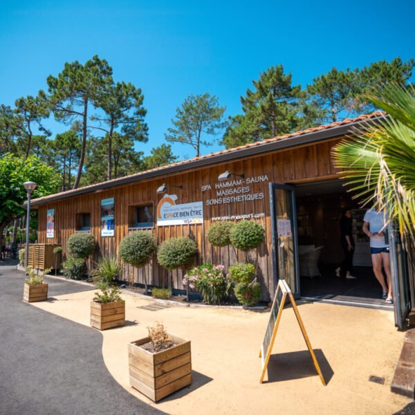 Réception du Camping Le Vieux Port dans les Landes en Nouvelle-Aquitaine à Messanges