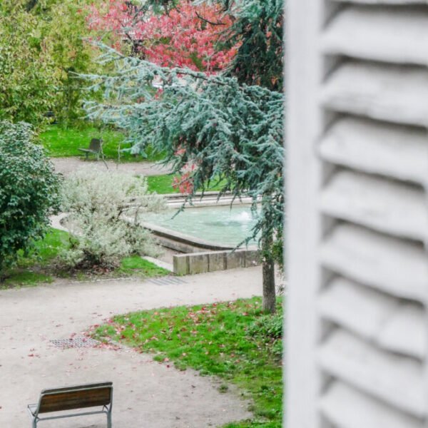 Le parc pour sortir le chien au pied de l'appartement Le Bichon en Indre-Et-Loire dans le Centre-val-de-Loire à Tours