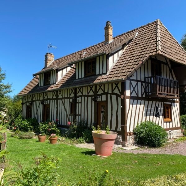 Façade à colombages du Gîte La Chasse en Seine-Maritime en Normandie à Anglesqueville-la-Bras-Long