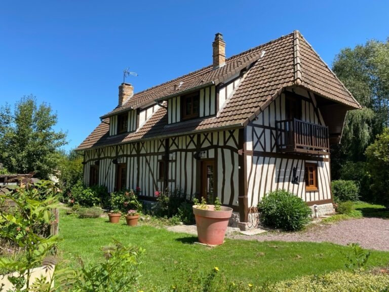 Façade à colombages du Gîte La Chasse en Seine-Maritime en Normandie à Anglesqueville-la-Bras-Long