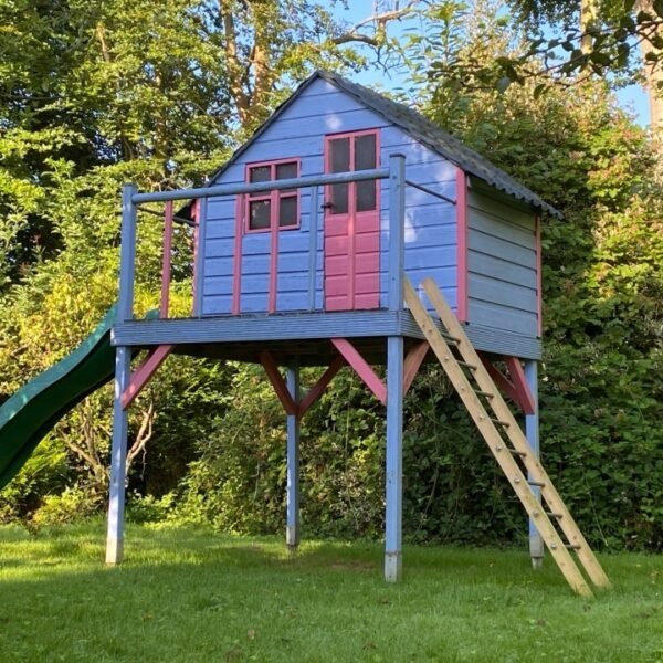 Maisonnette pour enfants dans le jardin du Gîte La Chasse en Seine-Maritime en Normandie à Anglesqueville-la-Bras-Long