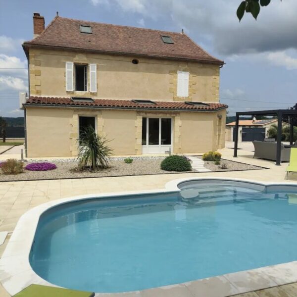 Piscine du Gite La Bastide en Dordogne proche de Bergerac en Nouvelle Aquitaine