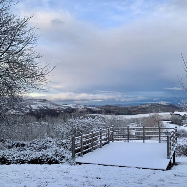 Terrasse avec vue du Gite les Meuhs dans le Puy de Dome en Auvergne Rhone Alpes proche de Clermont Ferrand