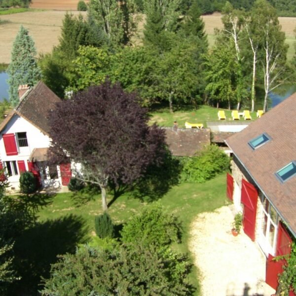 Le Gîte de groupe Moulin de la Jarousse à Jarousse en Dordogne en Nouvelle-Aquitaine vu de haut