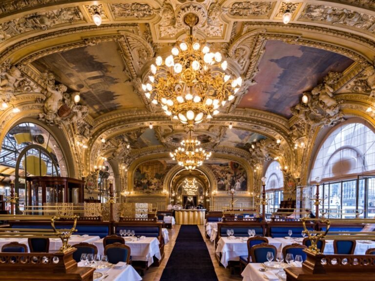 salle du restaurant le Train Bleu à Paris