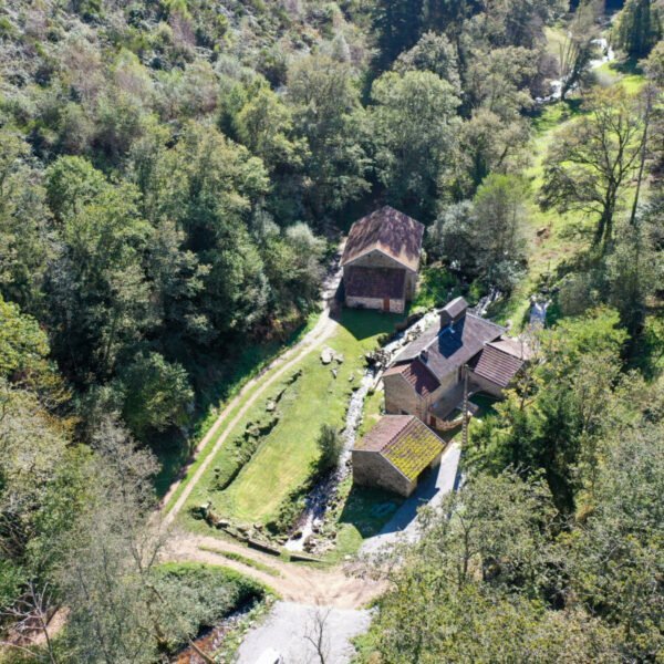 En pleine nature, Gîte Le Moulin de Lavaugarde en Creuse proche du Plateau des mille vaches