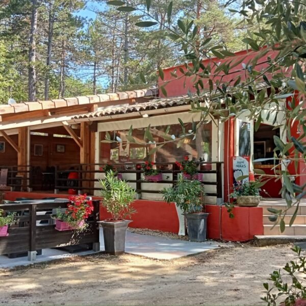 Le restaurant du Camping St Sauvayre à Vagnas en Ardèche en Auvergne-Rhône-Alpes