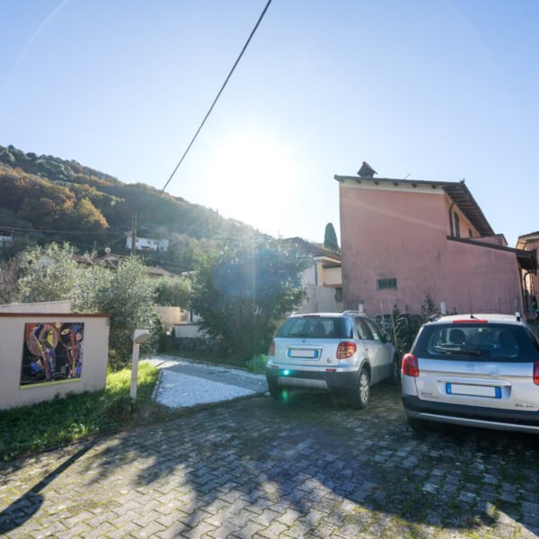 Place de parking à la Casa Vacanze Myosotis en Italie, Proche des plages de la Méditerranée