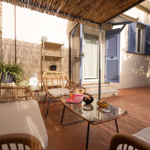 Terrasse de la Casa Vacanze Myosotis en Italie, Proche des plages de la Méditerranée