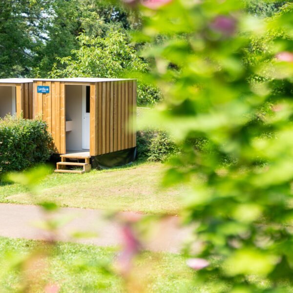 Un mobil-home du Camping Sunelia le Sequoia à Payrac dans le Lot en Occitanie