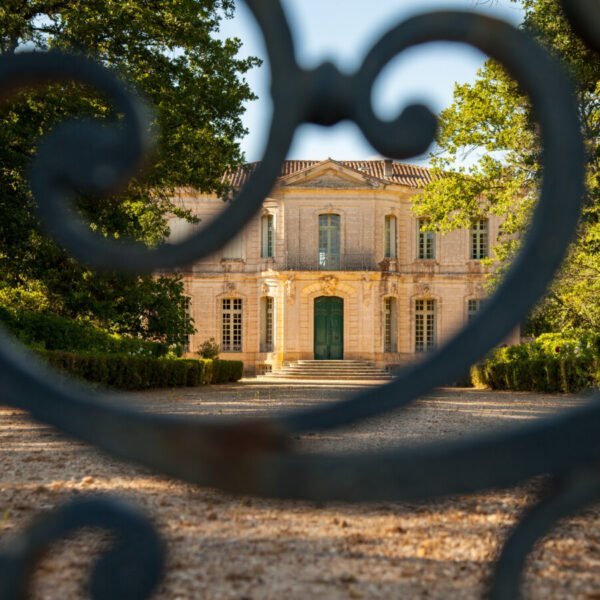 Vu depuis le portail de Château de l’Engarran à Lavérune en Hérault, Occitanie