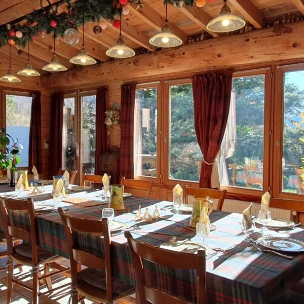 Salle à manger du Gîte La Vercorelle dans la Drôme dans le Vercors à Léoncel en Rhône Alpes