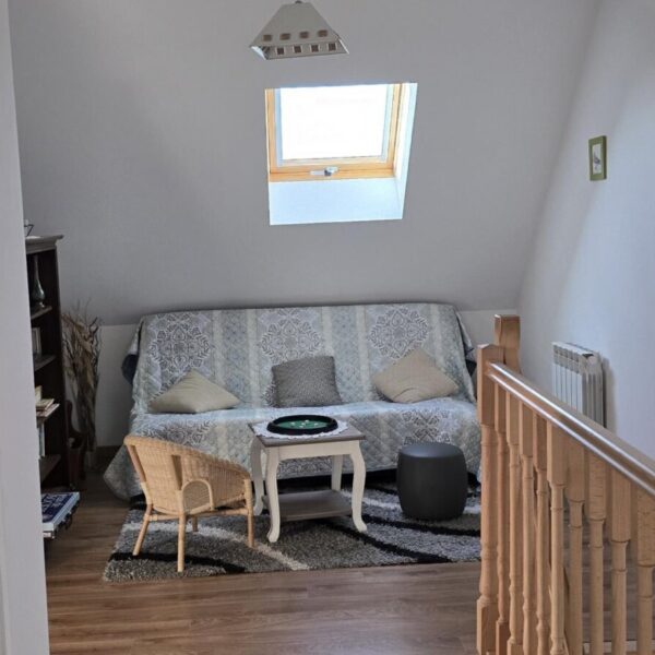 Un canapé comfortable chez la Gîte - La Briqueterie à Quesnoy le Montant à Somme en Hauts de France