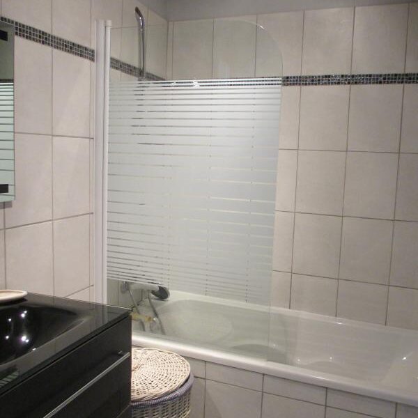 Salle de bain avec baignoire du Gîte - La Forge à Quesnoy le Montant à Somme en Hauts de France