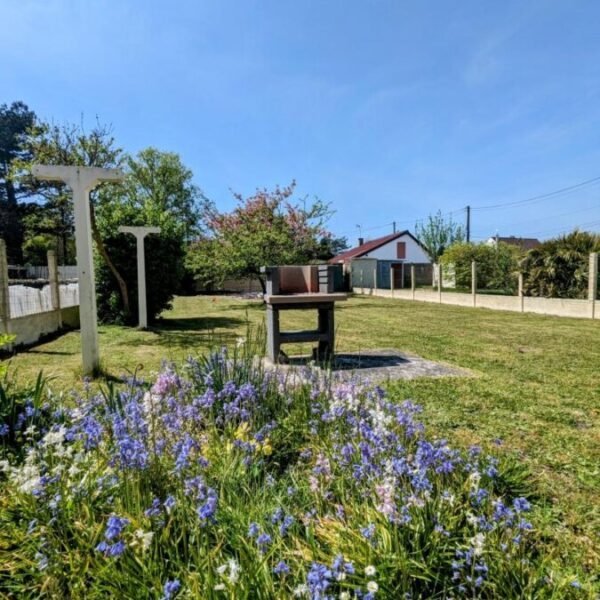 Beau jardin clos au Gîte - Un Brin d'Espoir à Fort Mahon Plage à Somme en Hauts de France