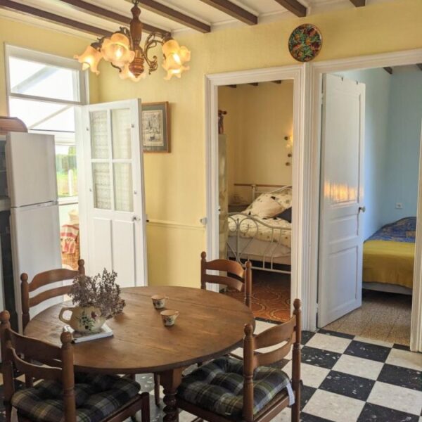 Coin salle à manger au Gîte - Un Brin d'Espoir à Fort Mahon Plage à Somme en Hauts de France