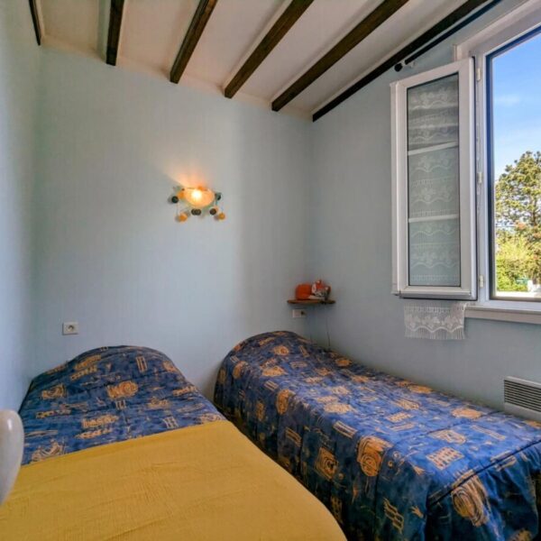 Chambre avec deux lit au Gîte - Un Brin d'Espoir à Fort Mahon Plage à Somme en Hauts de France