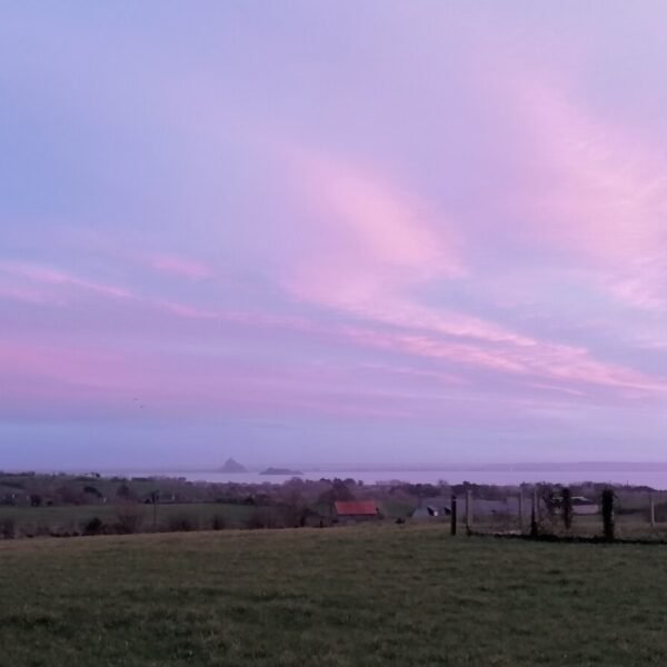 Coucher du soleil chez Gîte Mont Magique à Dragey Ronthon dans la Manche, Normandie