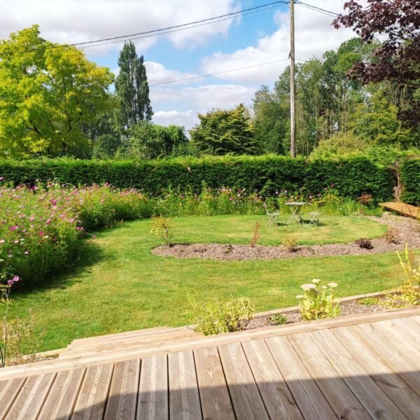 Le jardin clos et privé chez Gite L’Ermitage – L’Ecolodge des Monts des Flandres à Hauts-de-France auprès de Saint-Jans-Cappel