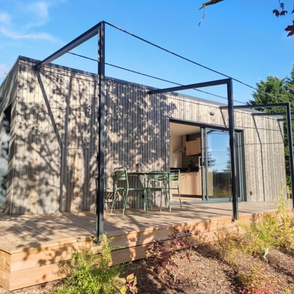 La terrasse privé chez Gite L’Ermitage – L’Ecolodge des Monts des Flandres à Hauts-de-France auprès de Saint-Jans-Cappel