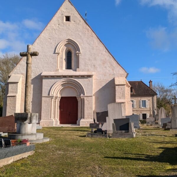 Visite dans le village du Gite aux Roses Rouges en Bourgogne près de Beaune en Cote d'Or