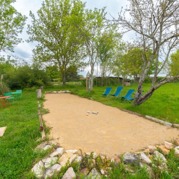 Terrain de pétanque chez Bed and Bourgogne gîte et chambres d'Hôtes en Bourgogne en Saône et Loire