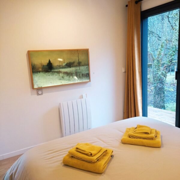 La chambre de lit chez Gite L’Ermitage – L’Ecolodge des Monts des Flandres à Hauts-de-France auprès de Saint-Jans-Cappel