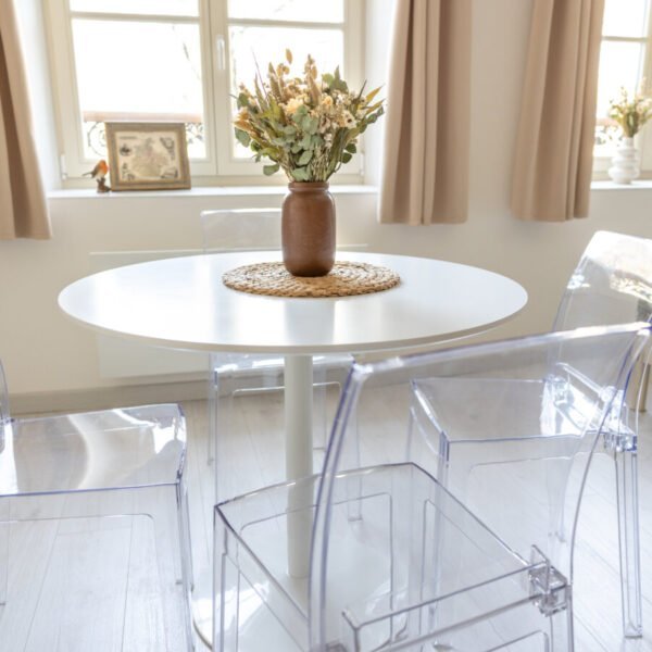 Table à manger élégante du Gite Ô pied du château à Sedan dans les Ardennes dans le Grand Est