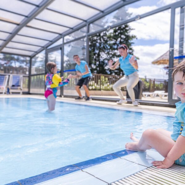 Piscine et animation au Camping Paradis Val de Coise à Saint Galmier dans la Loire en Auvergne Rhône Alpes