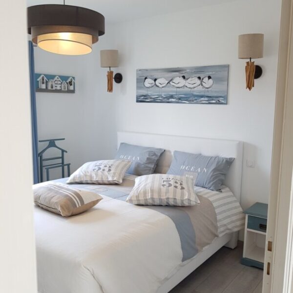 Chambre avec double lit au Les Gites en Baie de Somme à Saint Valery sur Somme dans la Somme en Hauts de France