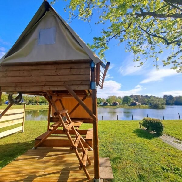 Cabane perchée au Camping Domaine du Houssay 3* à Spay dans la Sarthe dans le Pays de la Loire