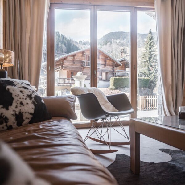 Salon avec vue montagne au Gite Fontana Alta en Savoie à Arêches - Beaufort dans les Alpes Françaises