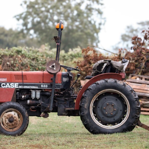 Tracteur au Domaine du Vieux Pressoir à Vaudelnay en Maine-et-Loire dans le Pays de la Loire