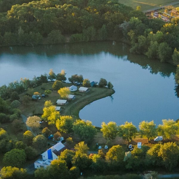 Vu et rivière du Camping Domaine du Houssay 3* à Spay dans la Sarthe dans le Pays de la Loire