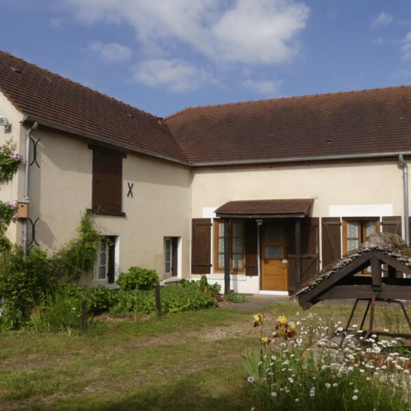Vue extérieure du Gîte de la Grosse Planche à Férolles en Loiret en Centre-Val de Loire 