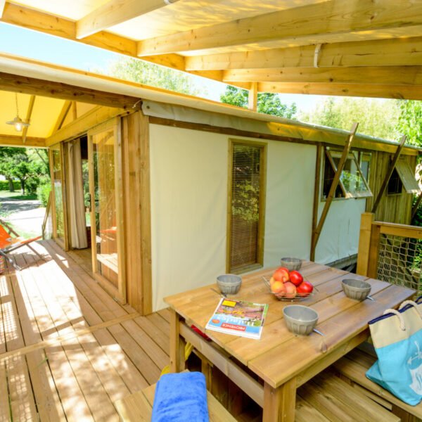 Terrasse du chalet au Camping L’Oasis du Verdon à Aups dans le Var en Provence-Alpes-Côte d'Azur