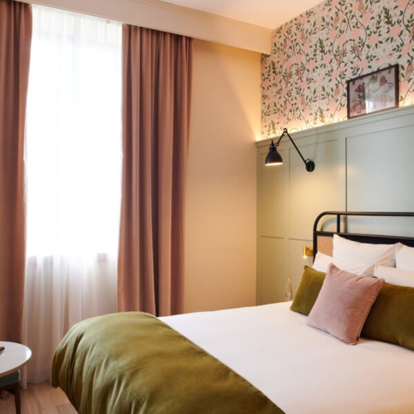 Chambre double du Square Lodge Hôtel à La Roche-sur-Yon en Vendée près du Puy du Fou