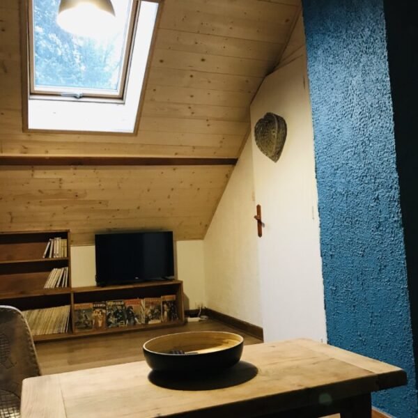 Coin relax dans la mezzanine au Gîte Les Aravis à Saint-Bonnet-Tronçais en Allier en Auvergne-Rhône-Alpes 
