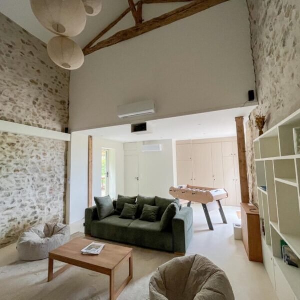 Salon du Gîte Maison Pernette dans le Rhône en Beaujolais vert proche de Macon