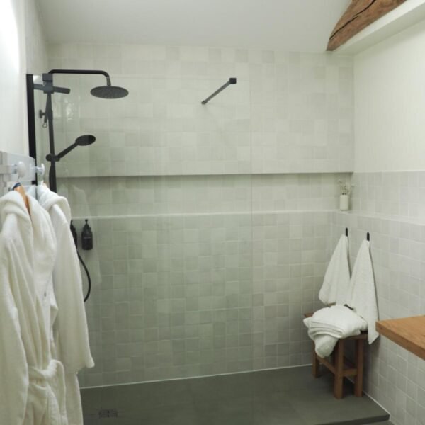 Salle de bain du Gîte Maison Pernette dans le Rhône en Beaujolais vert proche de Macon