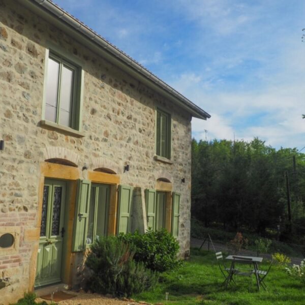 Extérieur du Gîte Maison Pernette dans le Rhône en Beaujolais vert proche de Macon