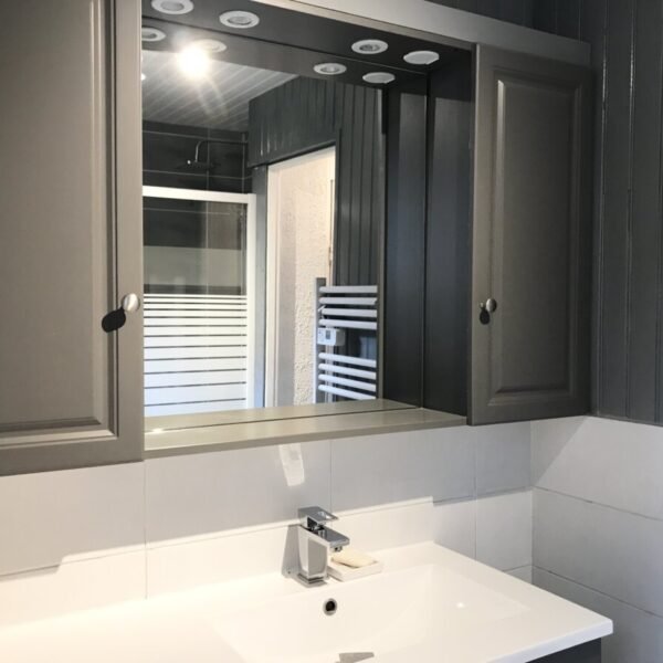 Salle de bain au Gîte Les Aravis à Saint-Bonnet-Tronçais en Allier en Auvergne-Rhône-Alpes 