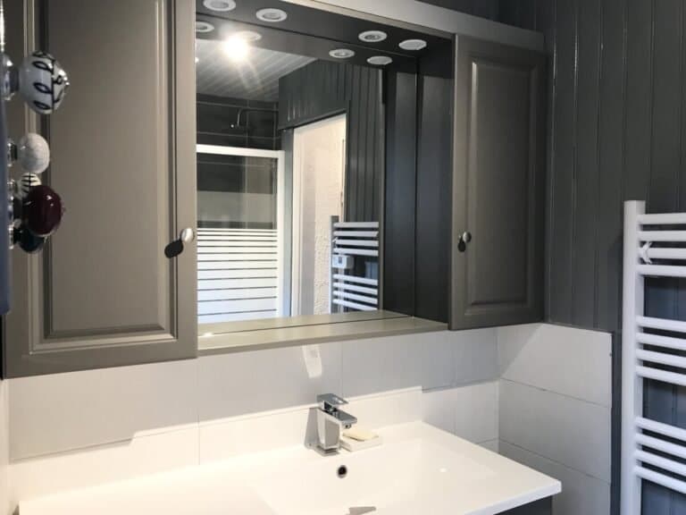 Salle de bain au Gîte Les Aravis à Saint-Bonnet-Tronçais en Allier en Auvergne-Rhône-Alpes 