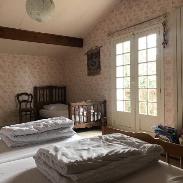 Chambre avec deux ì lits au Gîte Usoak à Sare dans le Pyrénées-Atlantiques en Nouvelle-Aquitaine