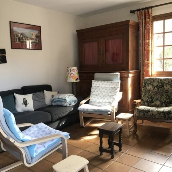 Salle de séjour au Gîte Usoak à Sare dans le Pyrénées-Atlantiques en Nouvelle-Aquitaine