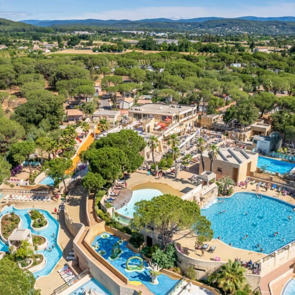 Vue aérienne du Camping les Cigales à Muy dans le Var en Provence-Alpes-Côte d'Azur